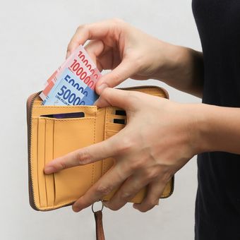 Ilustrasi belanja pakai uang tunai atau cash. 