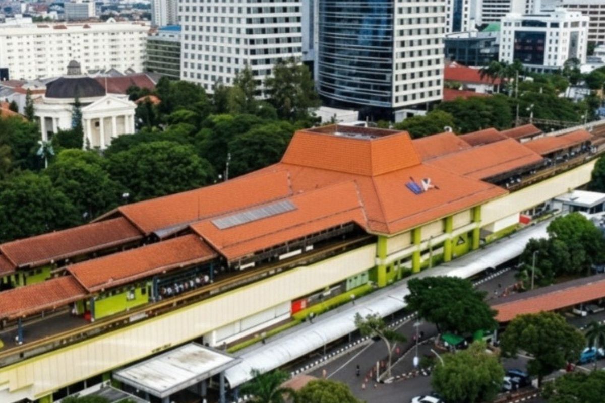 KAI menyiapkan pengembangan Stasiun Gambir secara bertahap sebagai kawasan Transit Oriented Development (TOD) dan simpul intermoda utama di pusat Jakarta.

