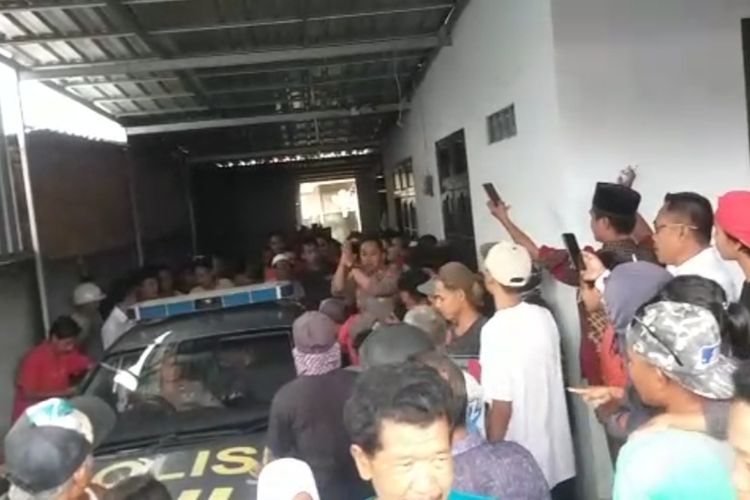 Suasana saat pelaku pencurian sepeda motor di tangkap di Lombok Timur, Rabu (15/2/2023)