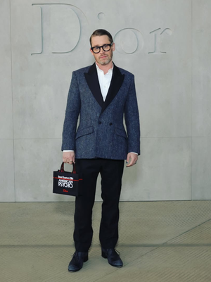 Tampilan Macaulay Culkin pada pertunjukkan Dior Cruise 2027, Rabu (13/05) di David Geffen Galleries, Los Angeles County Museum of Art (LACMA), Los Angeles, Amerika Serikat