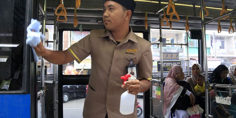 Wabah Covid 19 Toko Kimia Di Jatinegara Diserbu Pembeli Wabah Covid 19 Toko Kimia Di Jatinegara Diserbu Pembeli