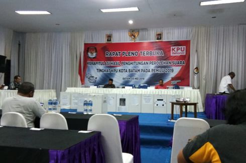 Penuhi Sidang MK, KPU Kepulauan Riau Bawa Bukti Seberat 257 Kg