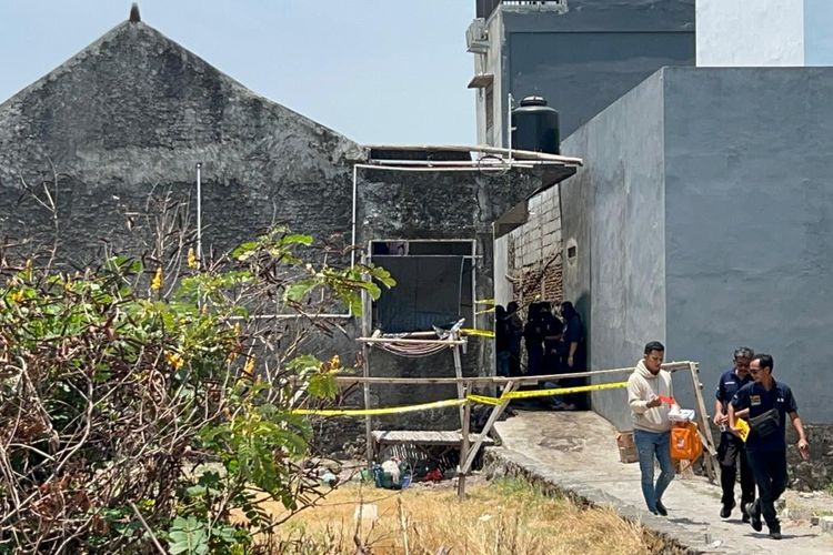Barang Bukti Olah TKP Rumah Kontrakan Pelaku Pembakar Warung Mi dan Babi Dibawa ke Polres Sukoharjo