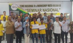 Majukan Pendidikan Bangsa, Mind ID Berikan Beasiswa ke 10 Mahasiswa Uncen