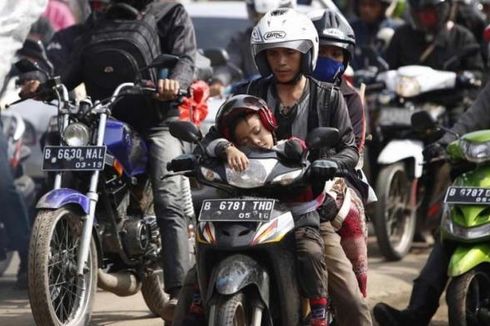 Masih Marak Dilakukan padahal Berbahaya, Bonceng Anak di Depan