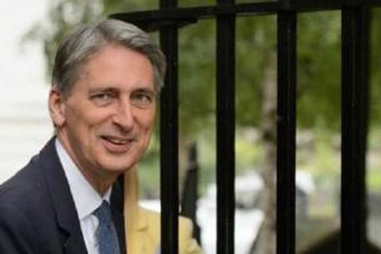 Hammond mengatakan berbaiat kepada ISIS mengkhianati Inggris. 