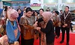 Ibu Negara Beli Batik dan Gelang di UMKM Mitra Binaan Pertamina