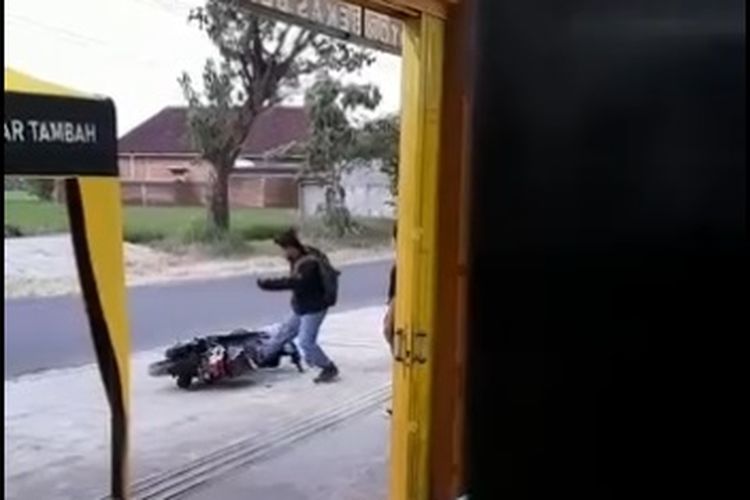 Video pengerusakan motor didepan sebuah dealer motor yang dilakukan pemuda berjaket hitam viral di media social di Kabupaten Magetan. Ternyata video tersebut merupakan bagian syuting yang dilakukan crew film menceritakan gaya hidup remaja yang kurang menghargai jerih payah orang tua namun tidak sesuai dengan keinginan gaya hidup mereka.