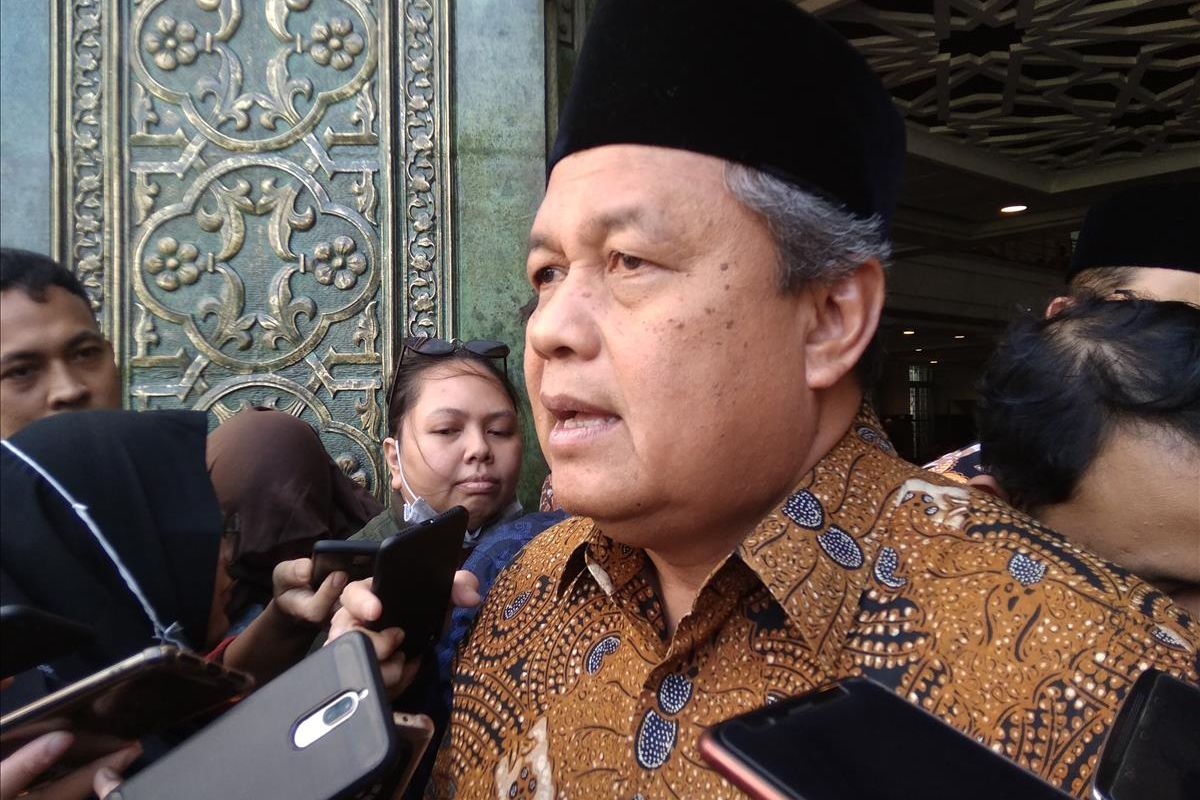 Gubernur Bank Indonesia Perry Warjiyo dalam paparan singkatnya di Kompleks Masjid BI Jakarta, Jumat (24/5/2019).