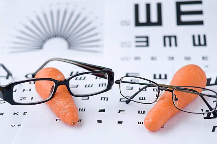 Ilustrasi manfaat wortel untuk kesehatan mata.