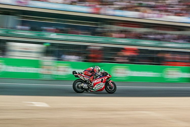 Joan Mir saat berlaga pada MotoGP Thailand 2025