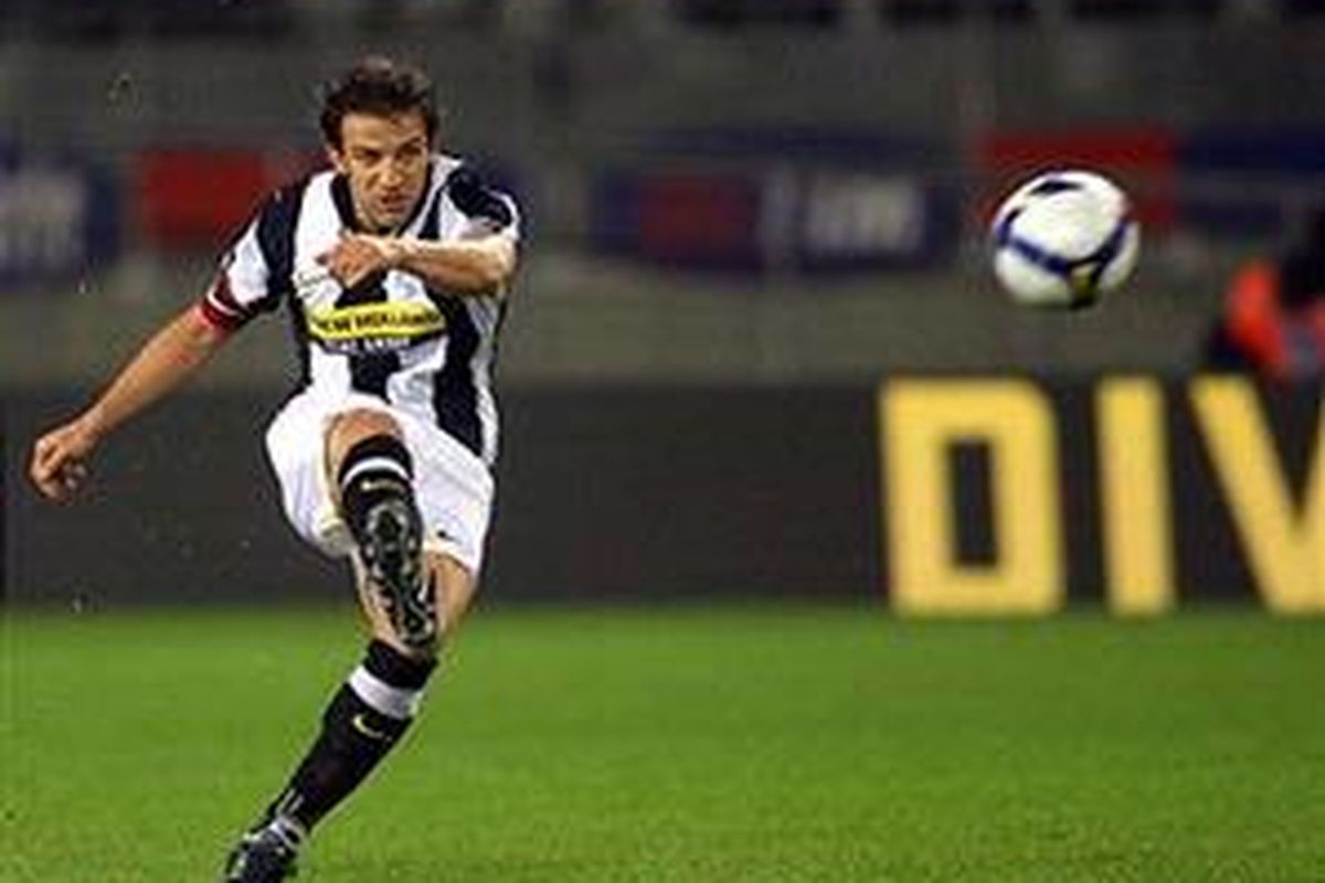 Tendangan bebas Alessandro Del Piero menentukan kemenangan Juventus 1-0 atas Shamrock Rovers 1-0 di leg kedua Liga Europa, Kamis atau Jumat (6/8/2010).