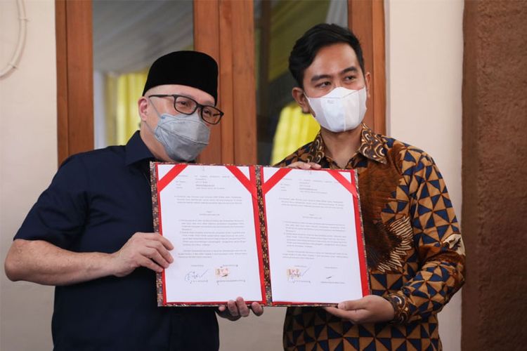 Direktur Utama Taspen A N S Kosasih dan Wali Kota Surakarta Gibran Rakabuming Raka tandatangani perjanjian kerja sama untuk tingkarkan kesejahteraan aparatur sipil negara Pemkot Surakarta. 

