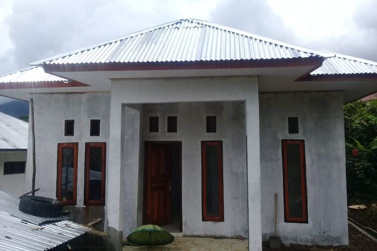 Rumah Tunggu Bersalin di sekitar Puskesmas Ranggu, Kecamatan Kuwus, Kabupaten Manggarai Barat yang dibangun oleh Lembaga Badan Pertimbangan Kesehatan Daerah Manggarai Barat untuk menampung ibu hamil dan keluarga saat menunggu kelahiran di sarana Puskesmas setempat, Senin (14/1/2019). (Arsip BPKD Mabar/Markus Makur)