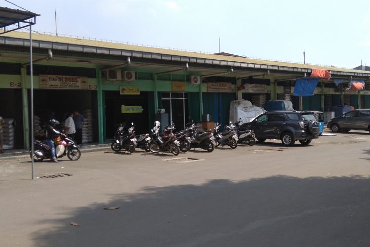 Suasana Pasar Induk Beras Cipinang, Jakarta, Jumat (28/7/2017).