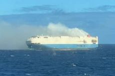 Ribuan Mobil Mewah Ditinggalkan Begitu Saja di Kapal Kargo yang Terbakar di Samudera Atlantik