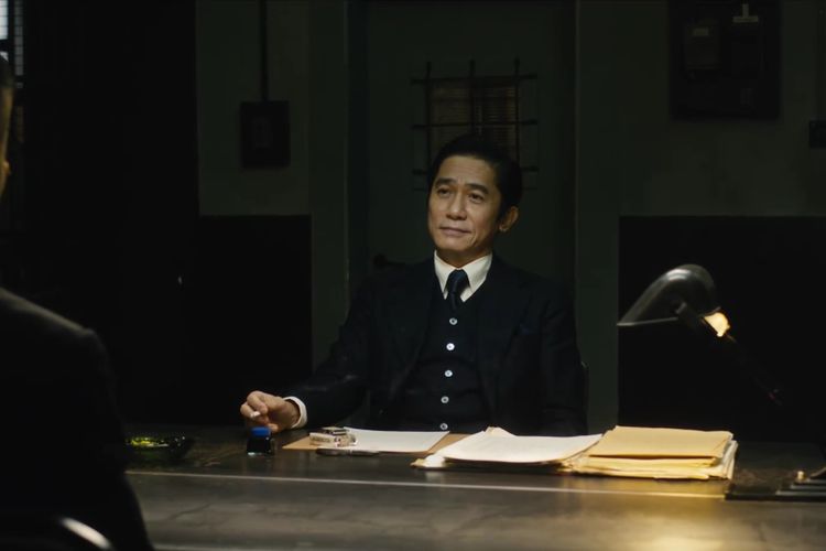 Tangkapan layar Direktur He (Tony Leung) di trailer film Hidden Blade.