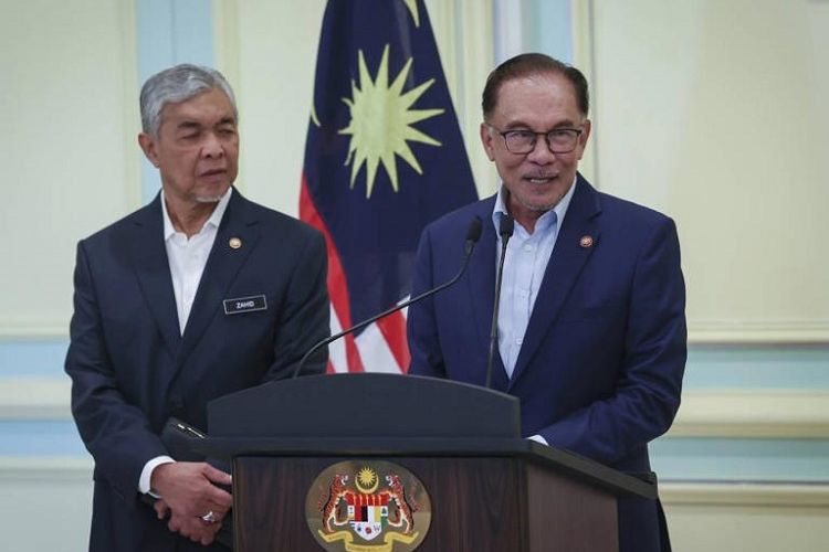 Wakil Perdana Menteri Malaysia Ahmad Zahid Hamidi dan Perdana Menteri Malaysia Anwar Ibrahim