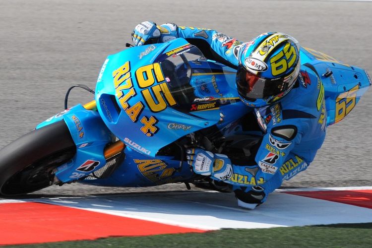 Loris Capirossi saat menjadi pebalap Rizla Suzuki MotoGP.  AFP PHOTO / MARIO LAPORTA (Photo by MARIO LAPORTA / AFP)