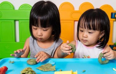 Ciri-Ciri Masa Kanak-Kanak Anak Perempuan