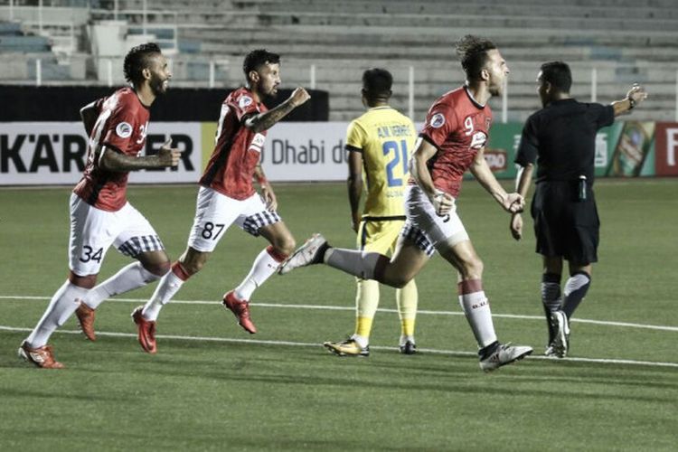 Penyerang Bali United, Ilija Spasojevic, mencetak gol dalam pertandingan Piala AFC 2018 melawan Global Cebu, Selasa (27/2/2018).