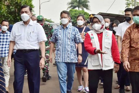 Sambil Tinjau Vaksinasi, Luhut Beri Instruksi Bupati Bogor Ade Yasin soal Penanganan Covid-19