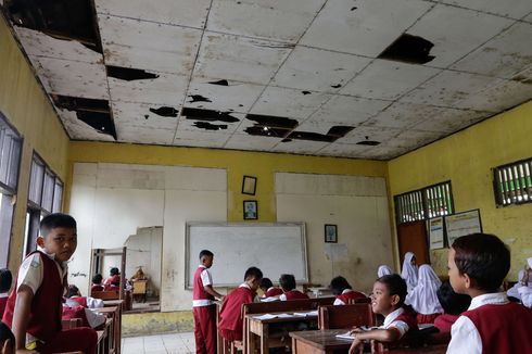 Kerusakan SDN Samudrajaya 04 Makin Parah, Murid Sempat Belajar di Lorong Kelas Setelah Plafon Jebol 