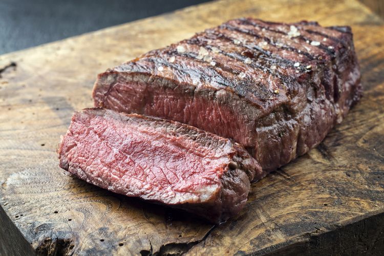 Beef sirloin, salah satu potongan daging untuk steak.