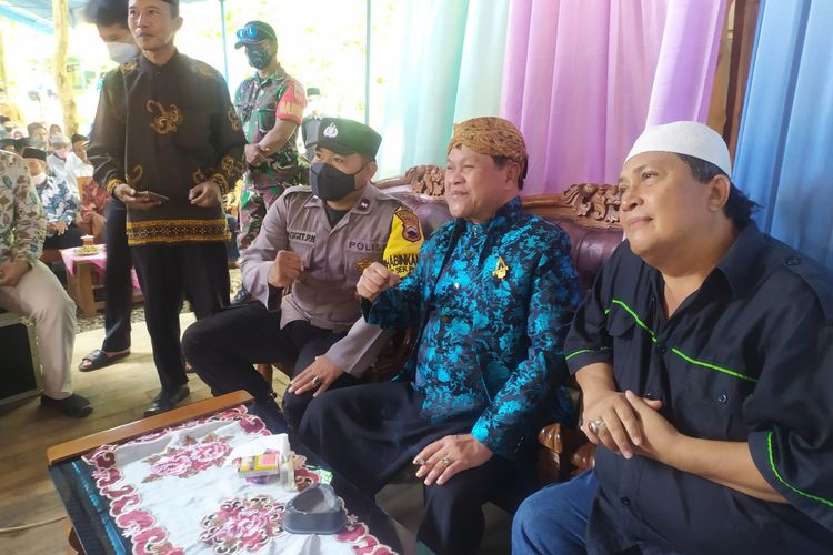 Abah Kirun saat di Purworejo banyak yang meminta foto