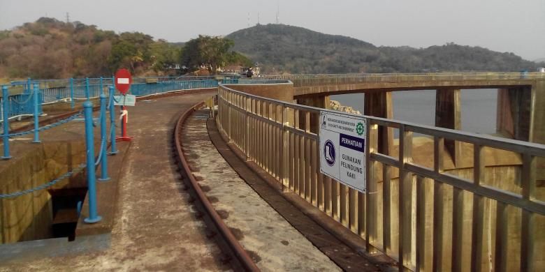 Bendungan Ir. Juanda atau yang lebih dikenal Waduk Jatiluhur di Purwakarta, Jawa Barat.