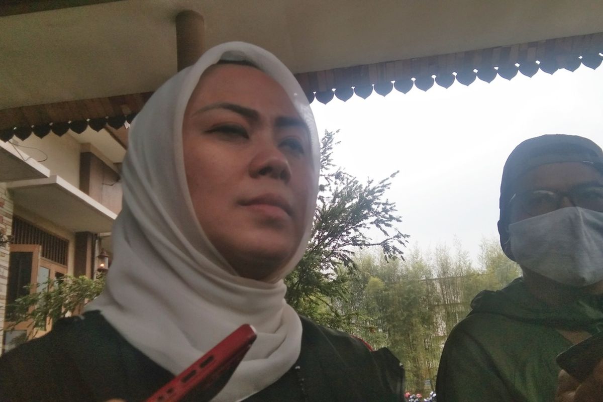 Bupati Karawang Cellica Nurrachadiana