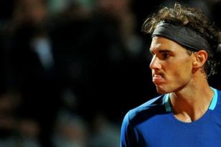 Petenis Spanyol, Rafael Nadal, bereaksi saat bertanding melawan petenis Inggris, Andy Murray, pada babak ketiga Roma Masters di Foro Italico, Jumat (16/5/2014). Nadal menang 1-6, 6-3, 7-5.