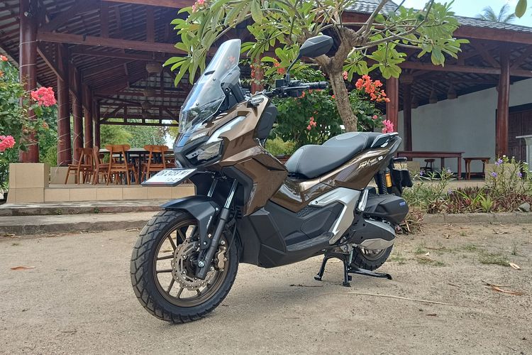 Honda ADV 160 RoadSync keliling Lombok