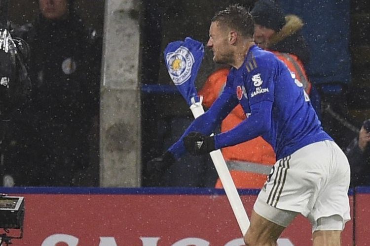 Jamie Vardy merayakan golnya pada pertandingan Leicester City vs Arsenal dalam lanjutan Liga Inggris di Stadion King Power, 9 November 2019. 