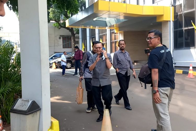 Politikus senior Lawrence TP Siburian saat ditemui di Kantor DPP Partai Golkar, Jakarta Barat, Senin (17/7/2023). 