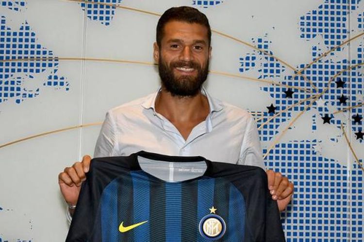 Antonio Candreva merampungkan transfer ke Inter Milan, Rabu (3/8/2016).