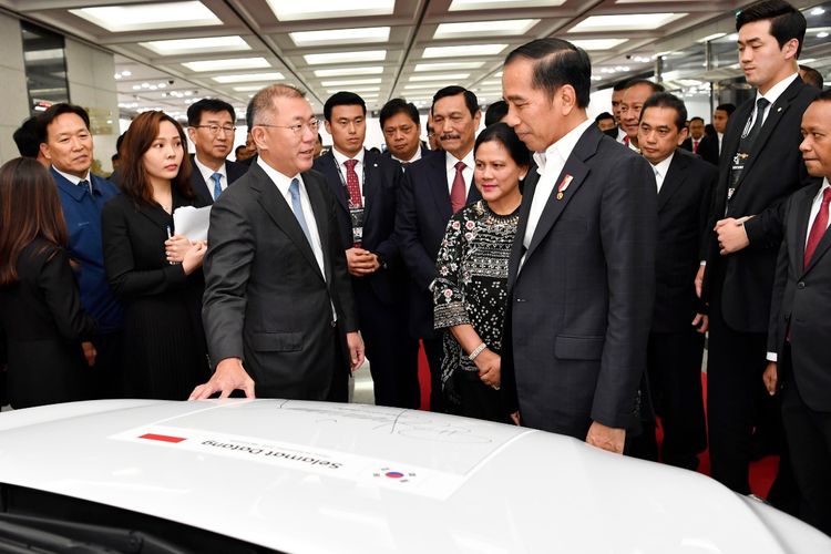 Presiden Jokowi dan Hyundai Motor Company usai menandatangi MoU di Korea Selatan