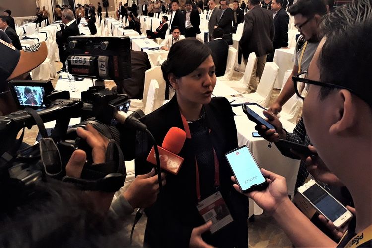 Sekretaris Jenderal (Sekjen) PSSI Ratu Tisha Destria saat diwawancarai media seusia KLB PSSI 2019 hari Sabtu (2/11/2019) di Shangri-La Hotel, Jakarta. 