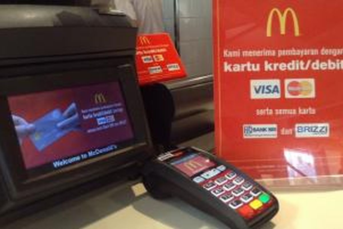 Belanja di McDonald's sekarang bisa dengan kartu kredit dan kartu debit Visa.