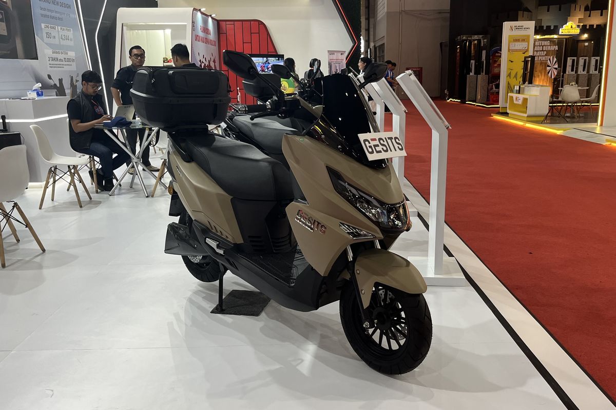 Gesits GV1 akhirnya resmi diperkenalkan ke publik dalam ajang Jakarta Fair 2025