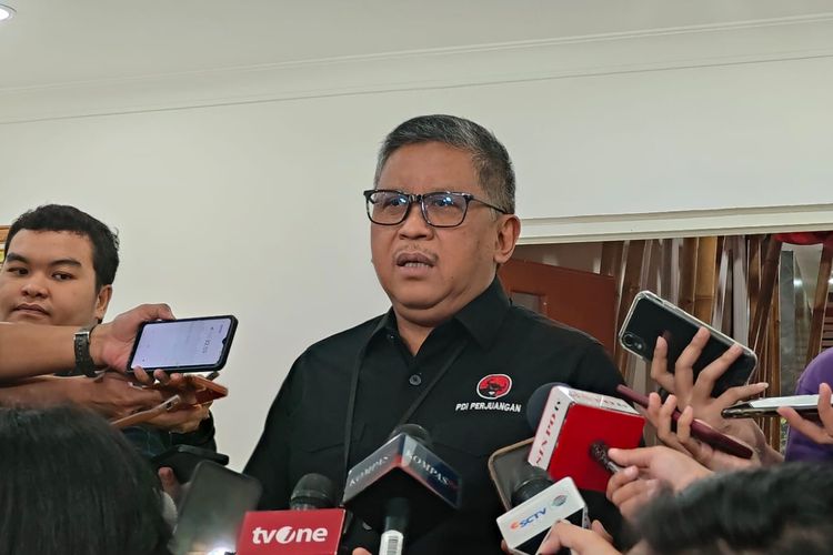 Sekretaris Jenderal PDI-P Hasto Kristiyanto ditemui di Kantor DPP PDI-P, Jalan Diponegoro, Jakarta Pusat, Senin (25/9/2023).
