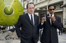 Sinopsis Film Men in Black 3, Aksi Will Smith Selamatkan Rekannya yang Telah Terbunuh