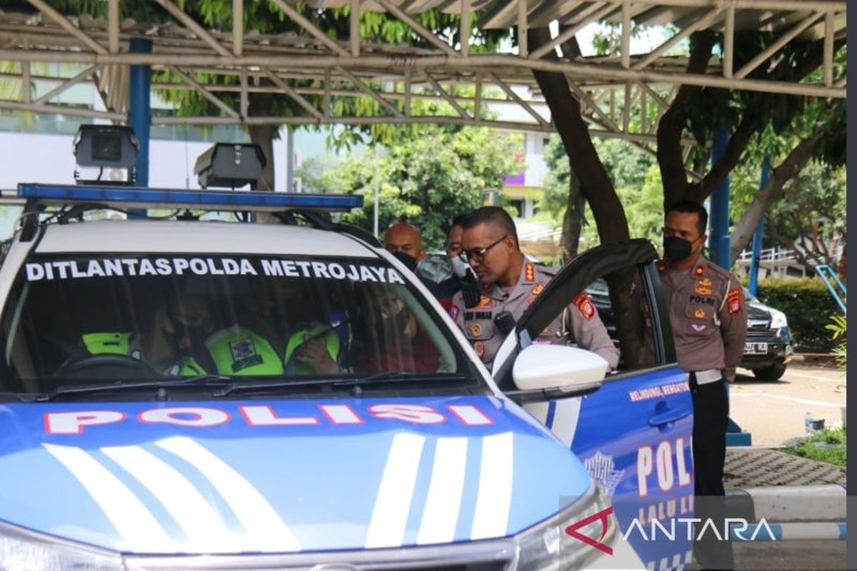 Direktorat Lalu Lintas (Ditlantas) Polda Metro Jaya menyiapkan 10 unit kendaraan berkamera tilang elektronik (Electronic Traffic Law Enforcement/ETLE). 