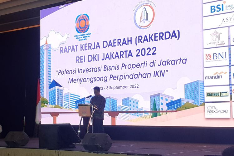 Wakil Gubernur (Wagub) DKI Jakarta Ahmad Riza Patria saat memberi sambutan dalam Rakerda REI DKI Jakarta 2022, Kamis (8/9/2022)