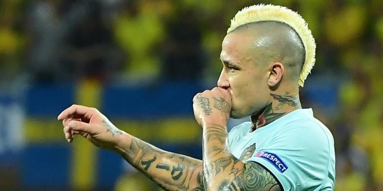 Radja Nainggolan merayakan gol Belgia ke gawang Swedia pada penutup Grup E Piala Eropa di Stadion Allianz Riviera, 22 Juni 2016.