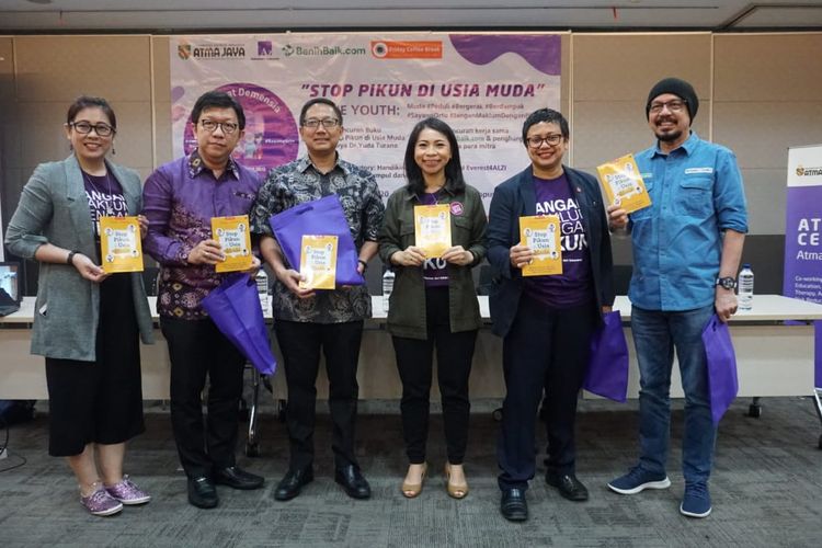 Diskusi Publik: Stop Pikun di Usia Muda, bekerjasama dengan Unika Atma Jaya (UAJ). Diskusi publik ini juga merupakan bagian dari rangkaian peristiwa Unika Atma Jaya merayakan 60 tahun usia Atma Jaya (Lustrum XII). 