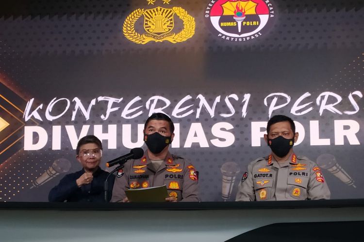 Karo Penmas Divisi Humas Polri Brigjen Ahmad Ramadhan dan Kabag Penum Divisi Humas Polri Kombes Gatot Repli Handoko dalam konferensi pers di Mabes Polri, Jakarta, Selasa (14/6/2022).