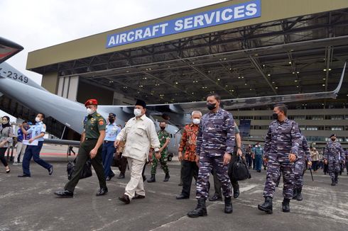 Prabowo Serahkan Pesawat CN-235 dan 2 Helikopter Anti-kapal Selam Buatan PT DI ke TNI AL