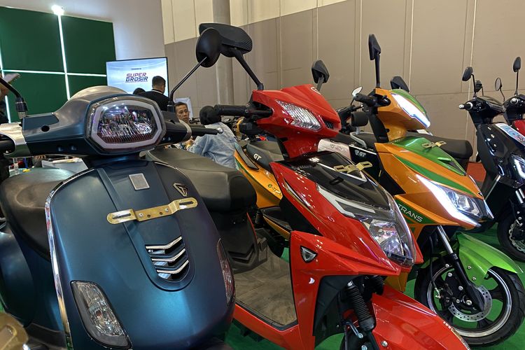 Banyak motor listrik murah di IMOS 2023, harga mulai Rp 5,3 juta setelah dapat potongan subsidi Rp 7 juta dari pemerintah