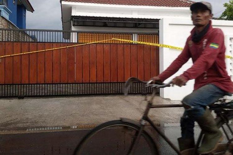 Rumah Bayue Walker di Desa Tunggulsari, Kecamatan Kedungwaru, Tulungagung, Jawa Timur, yang disita oleh Bareskrim Mabes Polri, Jumat (31/3/2023).